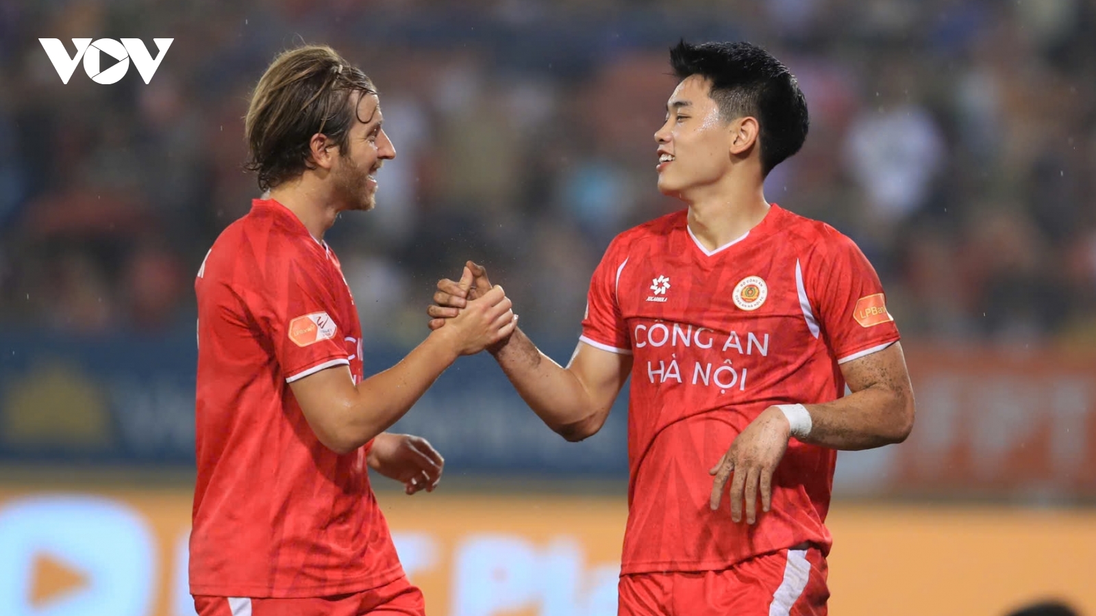 Bảng xếp hạng V-League mới nhất: CAHN tiến sát ngôi vô địch